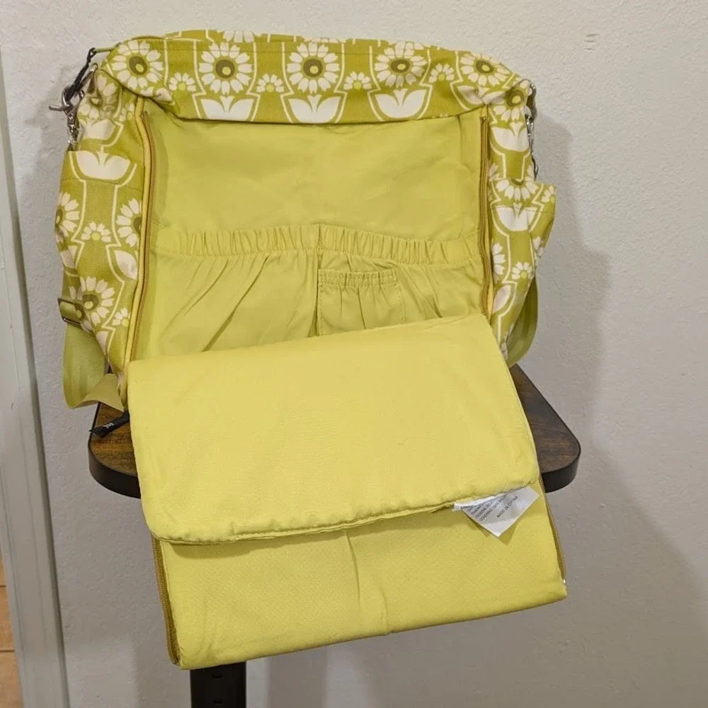 Petunia Pickle Bottom Boxy Flower Print Embroidered Diaper Bag‎ w Changing Pad